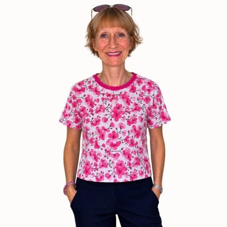 Kurzes Shirt Kirschblüten Motiv
